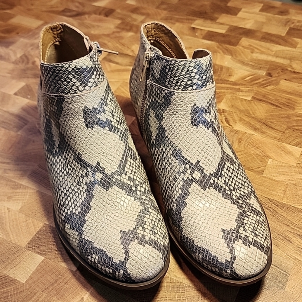 Lucky brand leather bootie